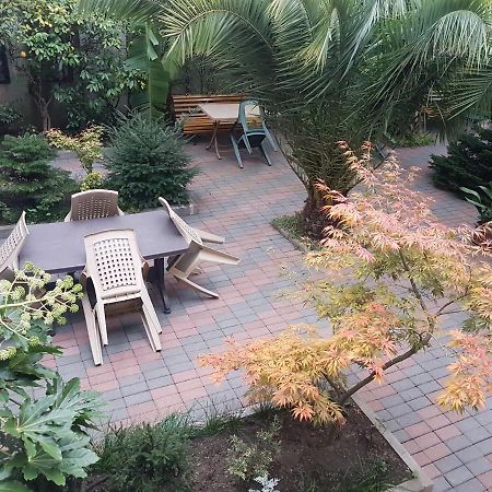 Guesthouse 97 In Batumi باتومي المظهر الخارجي الصورة