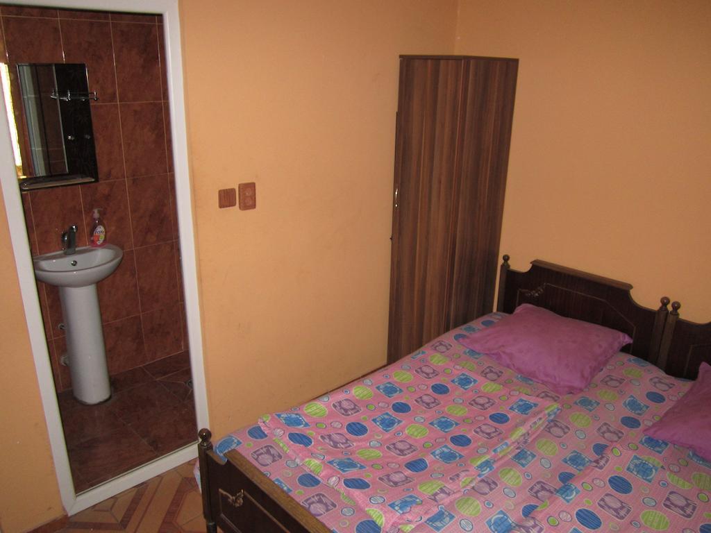 Guesthouse 97 In Batumi باتومي المظهر الخارجي الصورة