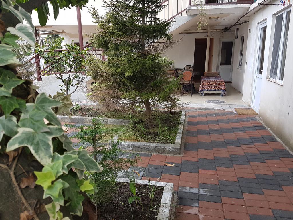 Guesthouse 97 In Batumi باتومي المظهر الخارجي الصورة
