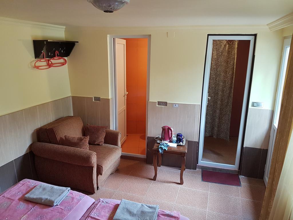 Guesthouse 97 In Batumi باتومي المظهر الخارجي الصورة