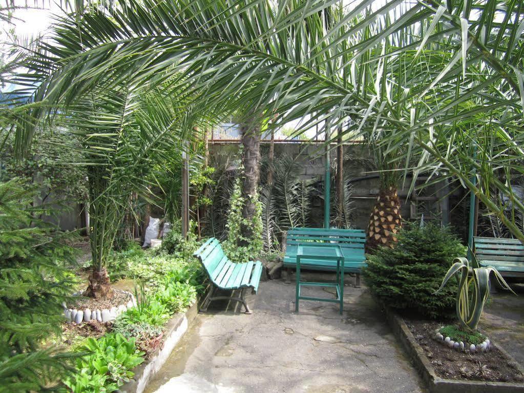 Guesthouse 97 In Batumi باتومي المظهر الخارجي الصورة