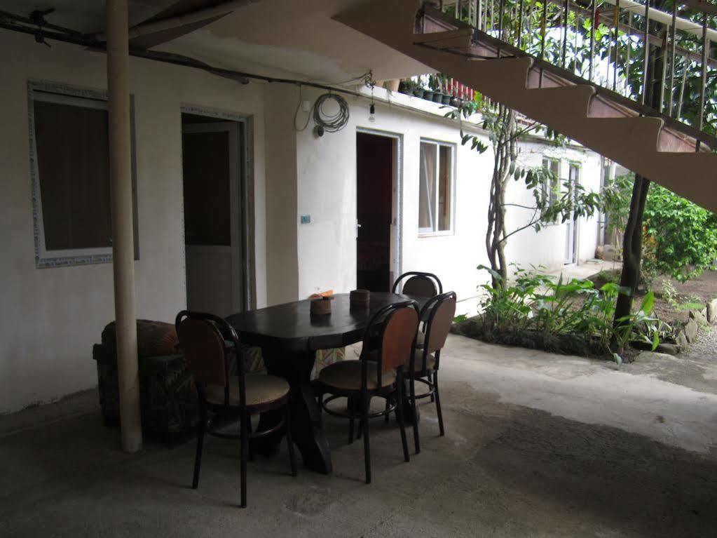Guesthouse 97 In Batumi باتومي المظهر الخارجي الصورة