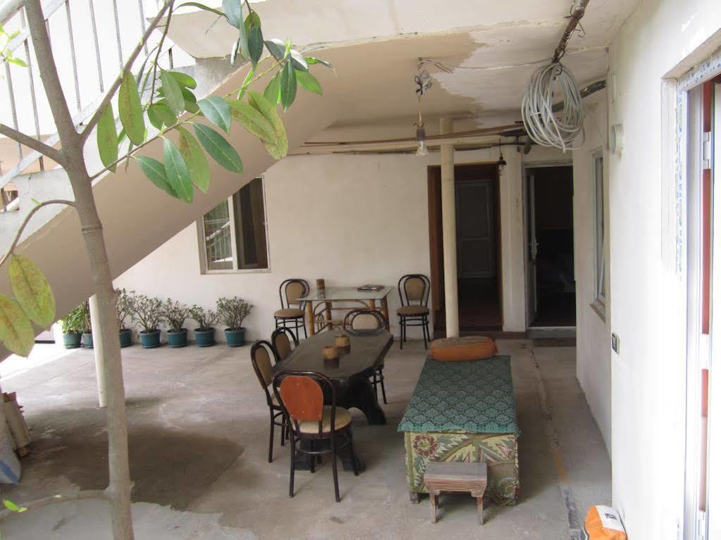 Guesthouse 97 In Batumi باتومي المظهر الخارجي الصورة