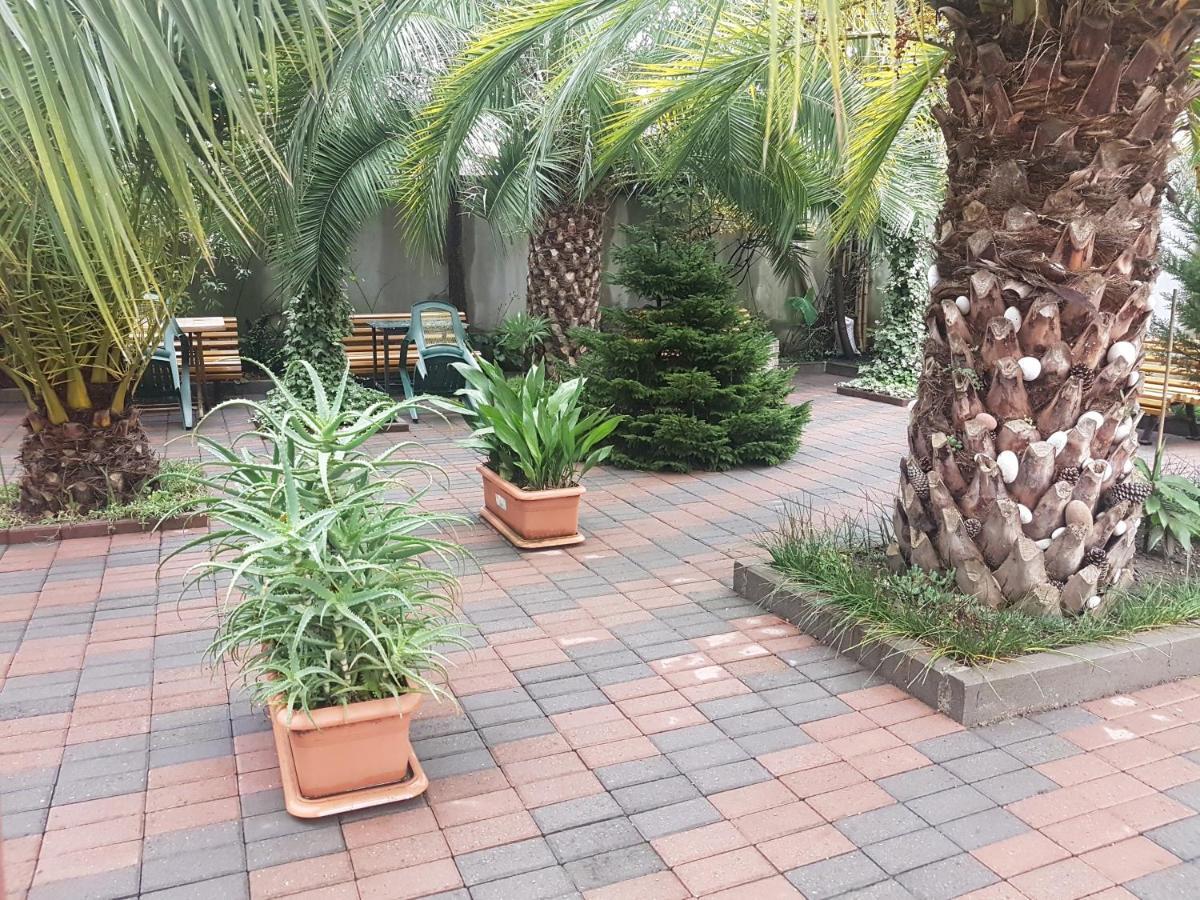 Guesthouse 97 In Batumi باتومي المظهر الخارجي الصورة
